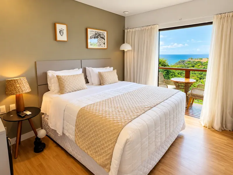 Ocean View Double Room with bed and balcony