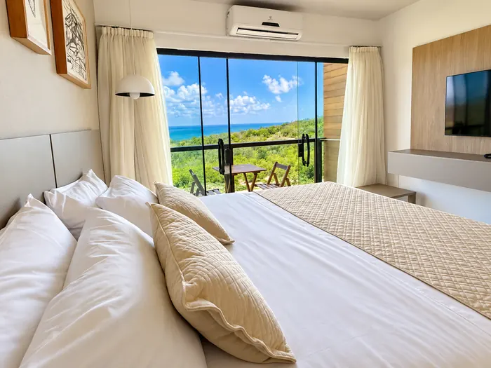 Vista para o mar a partir da cama do quarto duplo